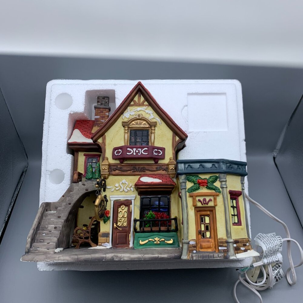2003 Limited Edition Heartland Valley Nanette's Millinery Porcelain Lighted Shop
